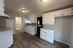 701 W Wall St, Morrison, IL 61270 - Photo 8