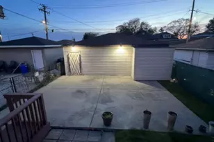 8350 S Lafayette Ave, Chicago, IL 60620 - Photo 40