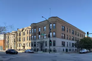 906 W Montrose Ave, Chicago, IL 60613 - Photo 2