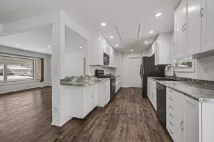 210 Brookhaven Dr, Elk Grove Village, IL 60007 - Photo 12