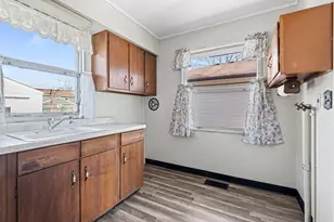 34 Golfview Ln, Carpentersville, IL 60110 - Photo 10