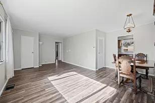 34 Golfview Ln, Carpentersville, IL 60110 - Photo 6