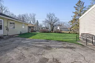 34 Golfview Ln, Carpentersville, IL 60110 - Photo 24