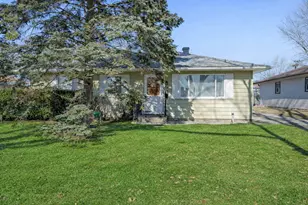 34 Golfview Ln, Carpentersville, IL 60110 - Photo 1