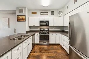 48 Arboretum Dr, Lombard, IL 60148 - Photo 4