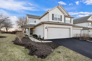 2958 Langston Cir, Saint Charles, IL 60175 - Photo 2