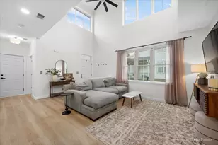 2958 Langston Cir, Saint Charles, IL 60175 - Photo 4