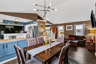 960 Mensching Rd, Roselle, IL 60172 - Photo 6