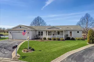12 Surrey Ct, Grayslake, IL 60030 - Photo 1