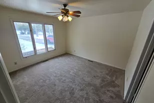 905 Hickory Rd, Woodstock, IL 60098 - Photo 26