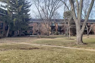 1198 Royal Glen Dr, Glen Ellyn, IL 60137 - Photo 2