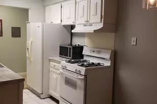 1198 Royal Glen Dr, Glen Ellyn, IL 60137 - Photo 4