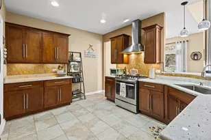 8007 Sierra Woods Ln, Carpentersville, IL 60110 - Photo 10