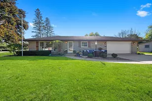 5 Crescent Pl, New Lenox, IL 60451 - Photo 1