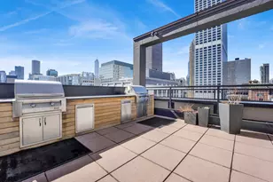 247 E Chestnut St, Chicago, IL 60611 - Photo 32