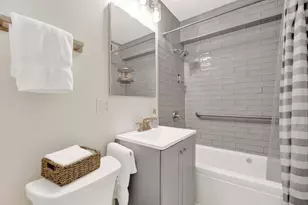 247 E Chestnut St, Chicago, IL 60611 - Photo 24