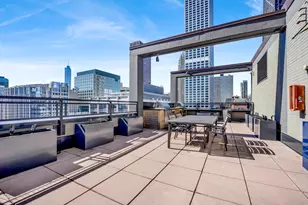 247 E Chestnut St, Chicago, IL 60611 - Photo 30