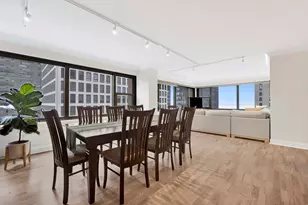 247 E Chestnut St, Chicago, IL 60611 - Photo 16