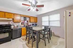 1109 Frederick St, Joliet, IL 60435 - Photo 8