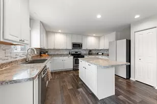 8406 Coop Ave, Joliet, IL 60431 - Photo 10