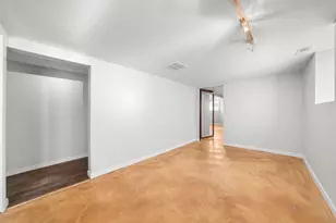 7250 N Rogers Ave, Chicago, IL 60645 - Photo 16