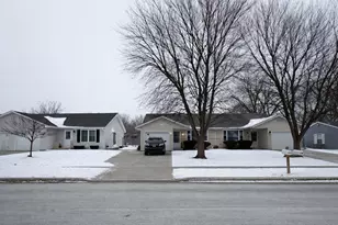 1065 Hiawatha Dr, Elgin, IL 60120 - Photo 1