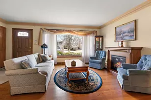 570 Woodview Ave, Elk Grove Village, IL 60007 - Photo 4