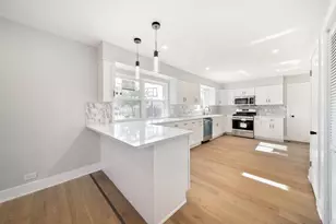 99 Essex Rd, Elk Grove Village, IL 60007 - Photo 14