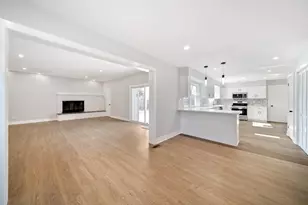 99 Essex Rd, Elk Grove Village, IL 60007 - Photo 10