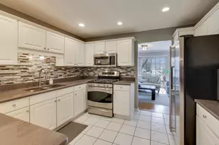 645 Citadel Dr, Westmont, IL 60559 - Photo 12