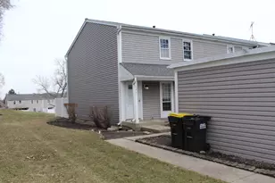 1396 Carriage Way, Roselle, IL 60172 - Photo 2