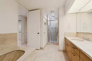 180 E Pearson St, Chicago, IL 60611 - Photo 32