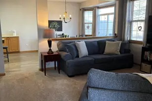 16300 Crescent Lake Dr, Crest Hill, IL 60403 - Photo 4