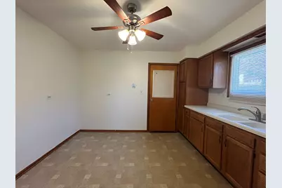 207 N Lord Avenue, Carpentersville, IL 60110 - Photo 4