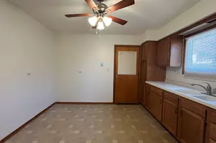 207 N Lord Ave, Carpentersville, IL 60110 - Photo 4