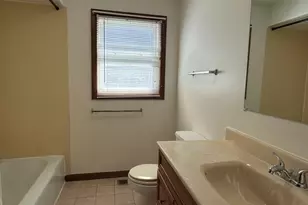 207 N Lord Ave, Carpentersville, IL 60110 - Photo 6