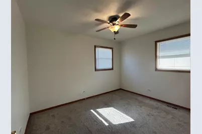 207 N Lord Avenue, Carpentersville, IL 60110 - Photo 8