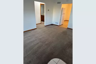 207 N Lord Avenue, Carpentersville, IL 60110 - Photo 2