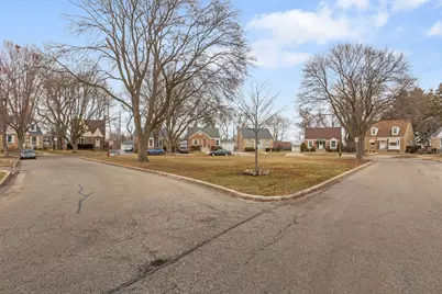 556 Orchard Court, Des Plaines, IL 60016 - Photo 18