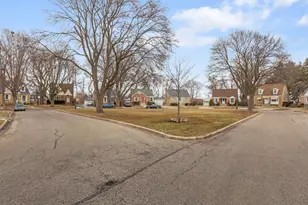 556 Orchard Ct, Des Plaines, IL 60016 - Photo 18