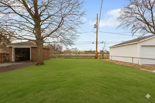 556 Orchard Ct, Des Plaines, IL 60016 - Photo 16