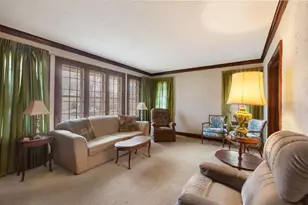 556 Orchard Ct, Des Plaines, IL 60016 - Photo 2