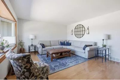 318 Dee Road, North Aurora, IL 60542 - Photo 8