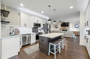 680 Blackthorn Dr, Crystal Lake, IL 60014 - Photo 4