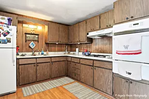 8 E Rollins Rd, Round Lake Beach, IL 60073 - Photo 6