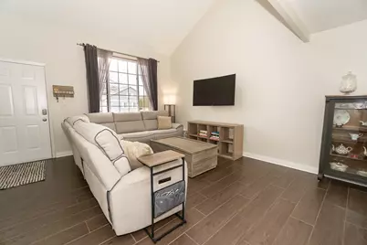 175 N Clare Court, Wood Dale, IL 60191 - Photo 4