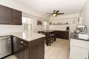 175 N Clare Ct, Wood Dale, IL 60191 - Photo 10