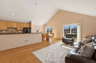 1304 Christine Ct, Vernon Hills, IL 60061 - Photo 10