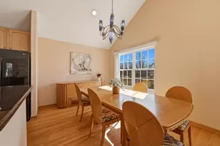 1304 Christine Ct, Vernon Hills, IL 60061 - Photo 8