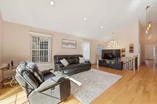 1304 Christine Ct, Vernon Hills, IL 60061 - Photo 6